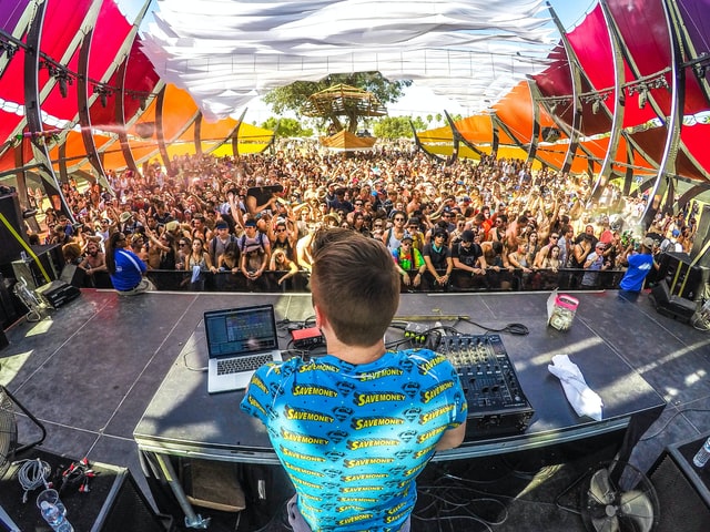 How To Hire A Mobile DJ for Your Party
