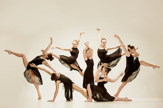 How to hire the best dancer troupe For your event?