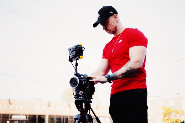 become an Advertising Videographer